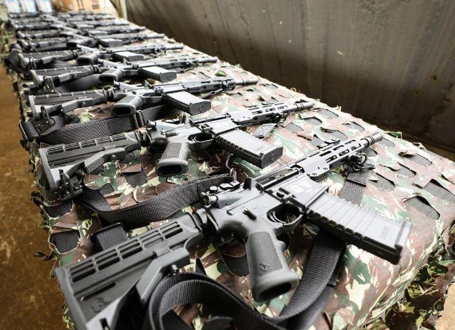 Governo de MT entrega 45 fuzis para o Batalhão de Operações Especiais da PMMT nesta terça-feira (18)