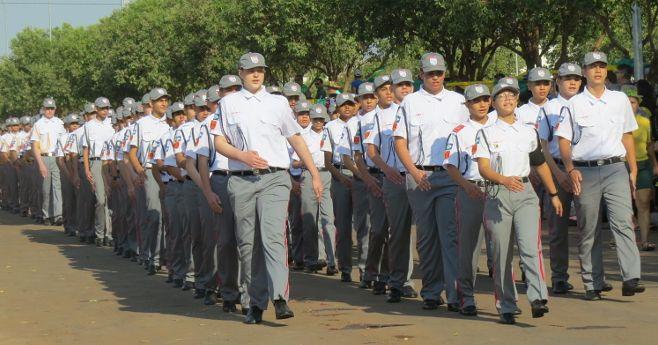 Governo Lula acaba com programa de escolas cívico-militares criado por Bolsonaro