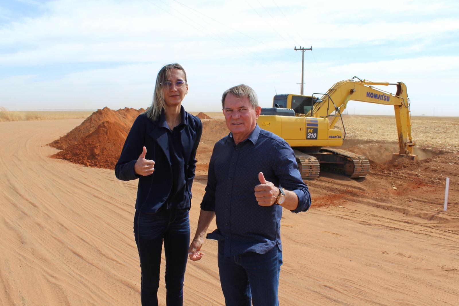 Prefeito Fernando e vereadora Beatriz visitam MT 109