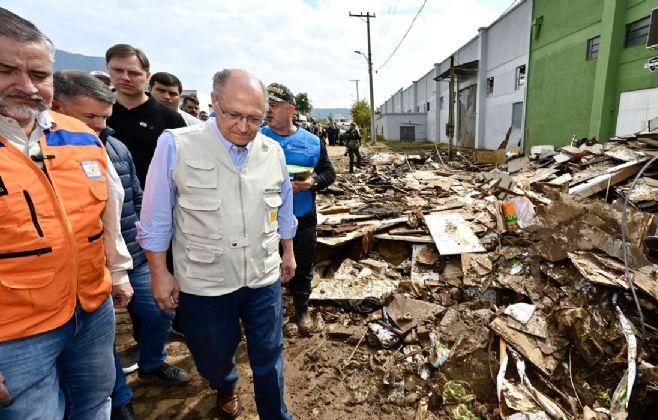 Alckmin anuncia R$ 741 milhões para cidades do RS afetadas por ciclone