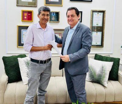 ASSEMBLEIA LEGISLATIVA: Sebastião Rezende atende pedido do secretário de administração de Querência, Vava; Vídeo