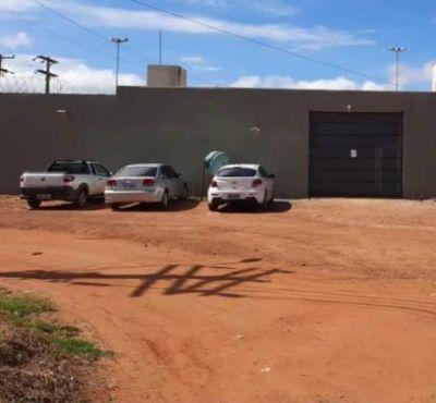 MATO GROSSO: Policial penal é presa entregando droga para detentas em pacote de absorvente