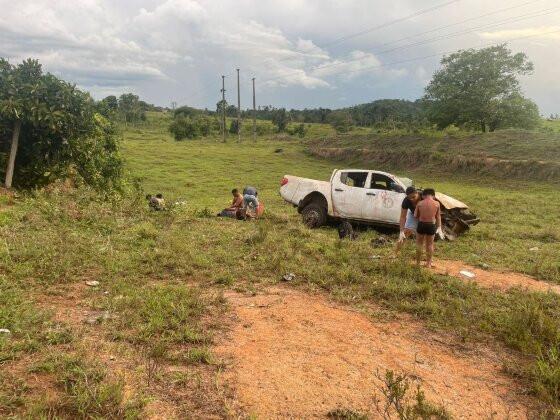Caminhonete transportava indígenas bate em árvore e deixa 18 feridos em MT