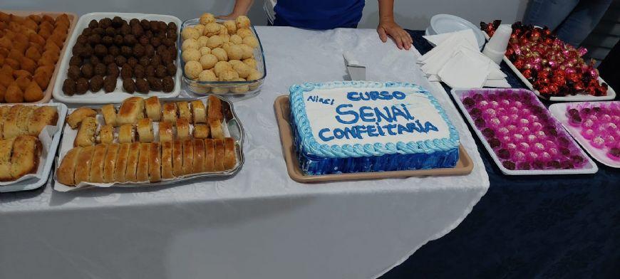 Curso de confeiteiro é realizado em Querência