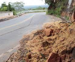 URGENTE: Chuva causa interdição em trecho da MT-251 com risco de desmoronamento na região do Portão do Inferno
