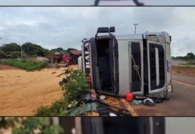 Carreta Tomba na Rotatória do Anel Viário em Barra do Garças