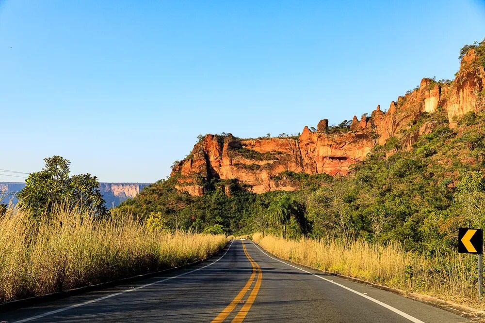 Entenda por que paredão de Chapada dos Guimarães (MT) com 130 milhões de anos está desmoronando e bloqueando principal rodovia