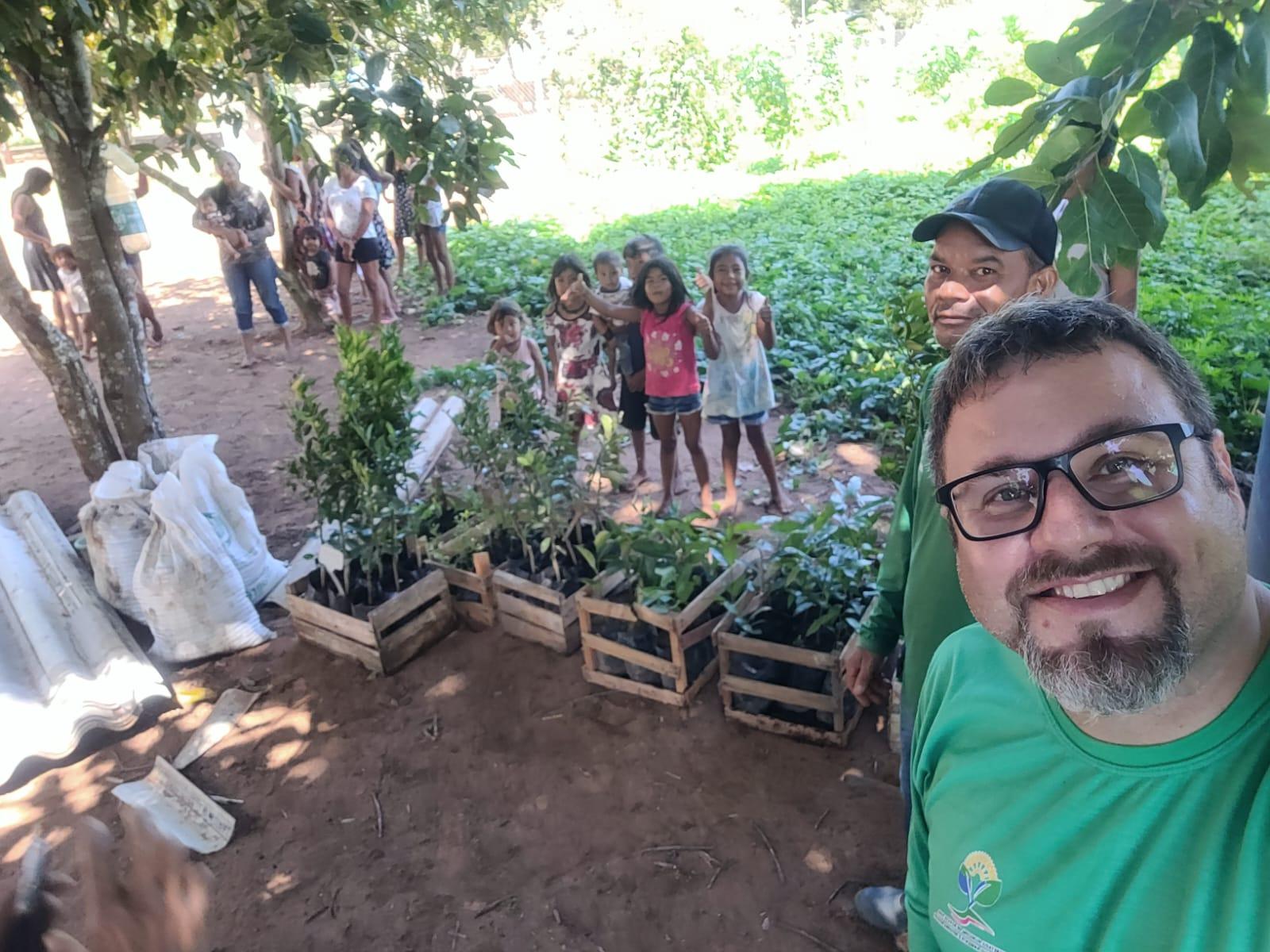 Rodrigo Fenner coordena projeto de pequenas roças para famílias indígenas