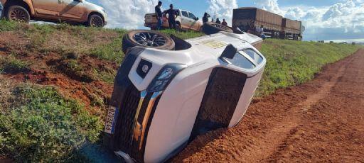 Caminhonete bate em carreta e tomba durante tentativa de ultrapassagem mal sucedida na BR-158 em Confresa