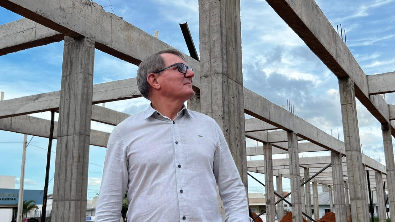 Em obra, Prefeito Fernando afirma querer entregar Hospital até o final do ano