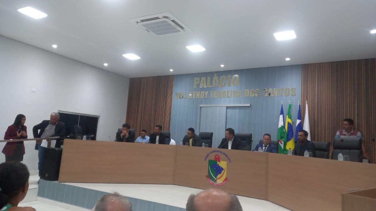 sessão ordinária da câmara de vereadores do municipio de Novo Santo Antonio e paralizada em forma de repudio!