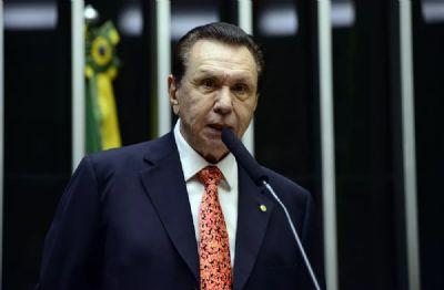 QUADRO DE SAÚDE ESTÁVEL: Ex-governador de MT, Carlos Bezerra, é internado na UTI após bater cabeça em calçada