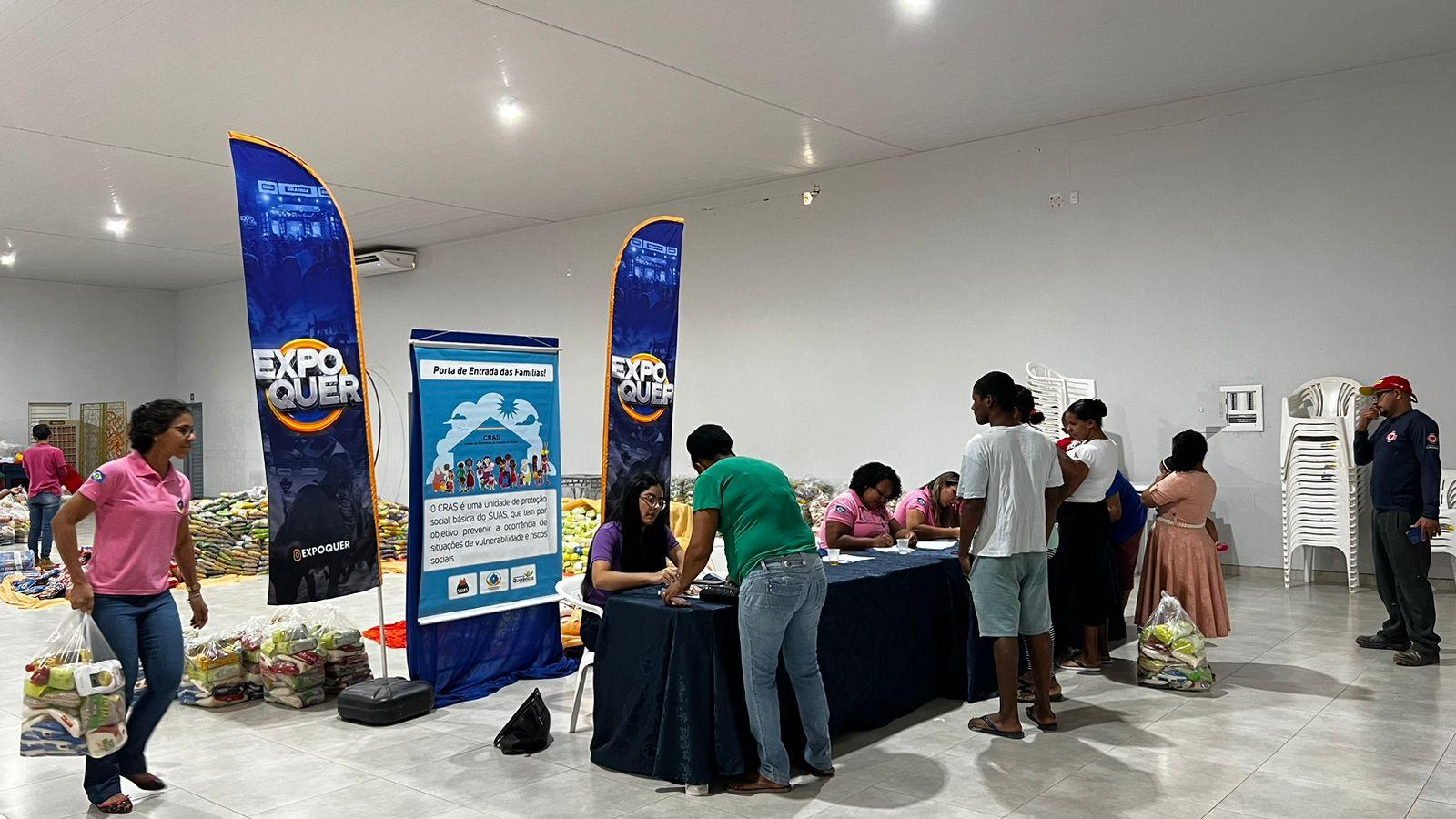 Entrega dos alimentos arrecadados na Expoquer 2024.