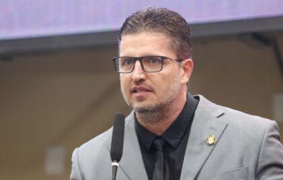 'Ninguém quer seu filho em evento que tem gente enfiando crucifixo no ânus', diz Rafael Ranalli sobre Parada LGBT