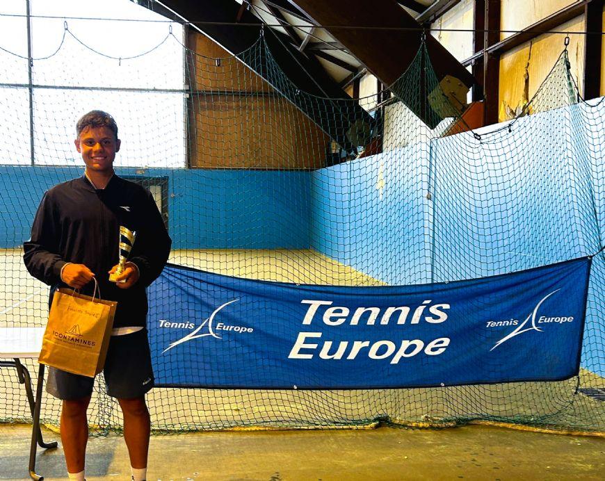 Tenista do programa de bolsas do Governo de MT é vice-campeão em torneio do circuito europeu