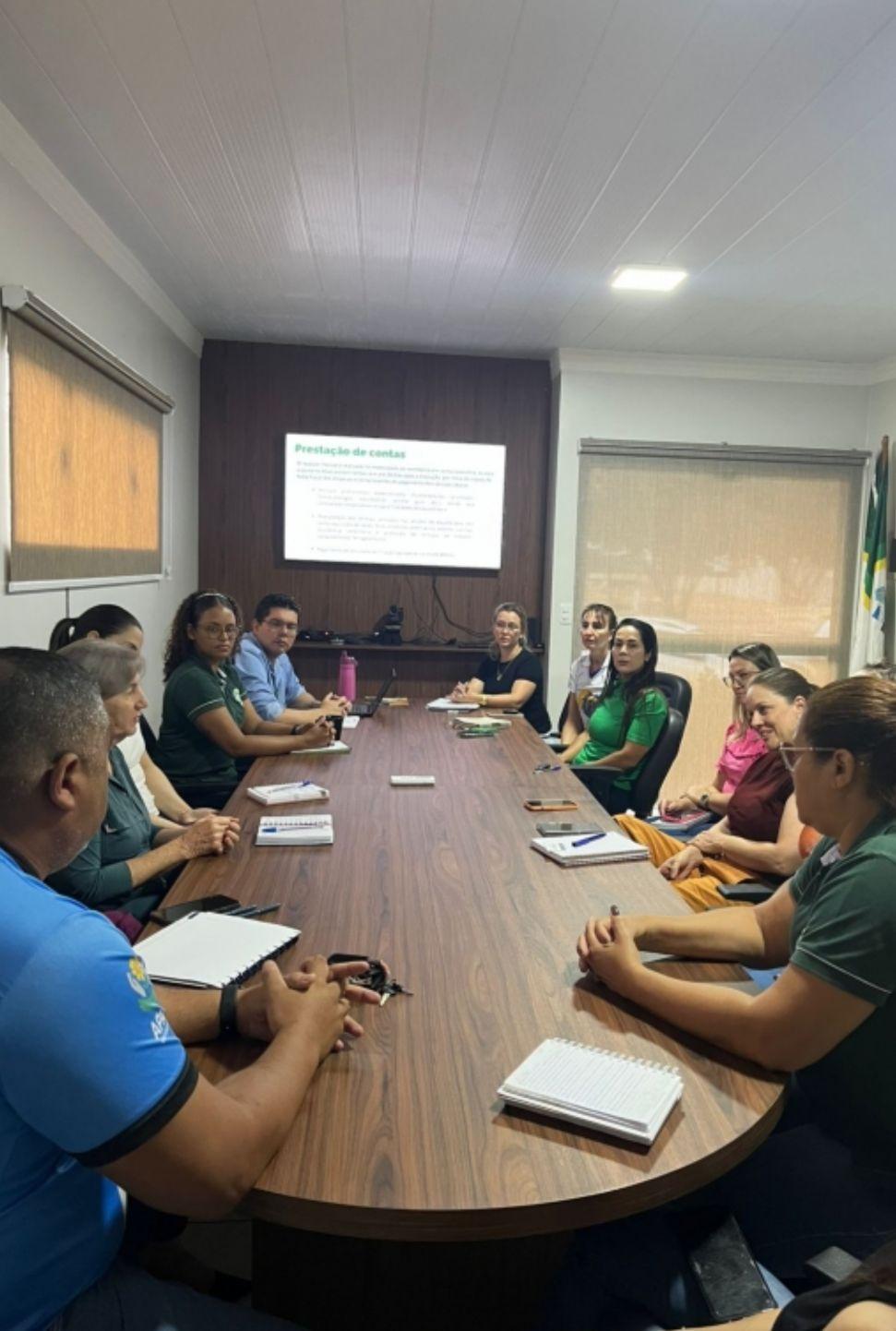 Reunião entre SENAR, APAE e Secretarias de Saúde e Educação aborda expansão do atendimento de equoterapia