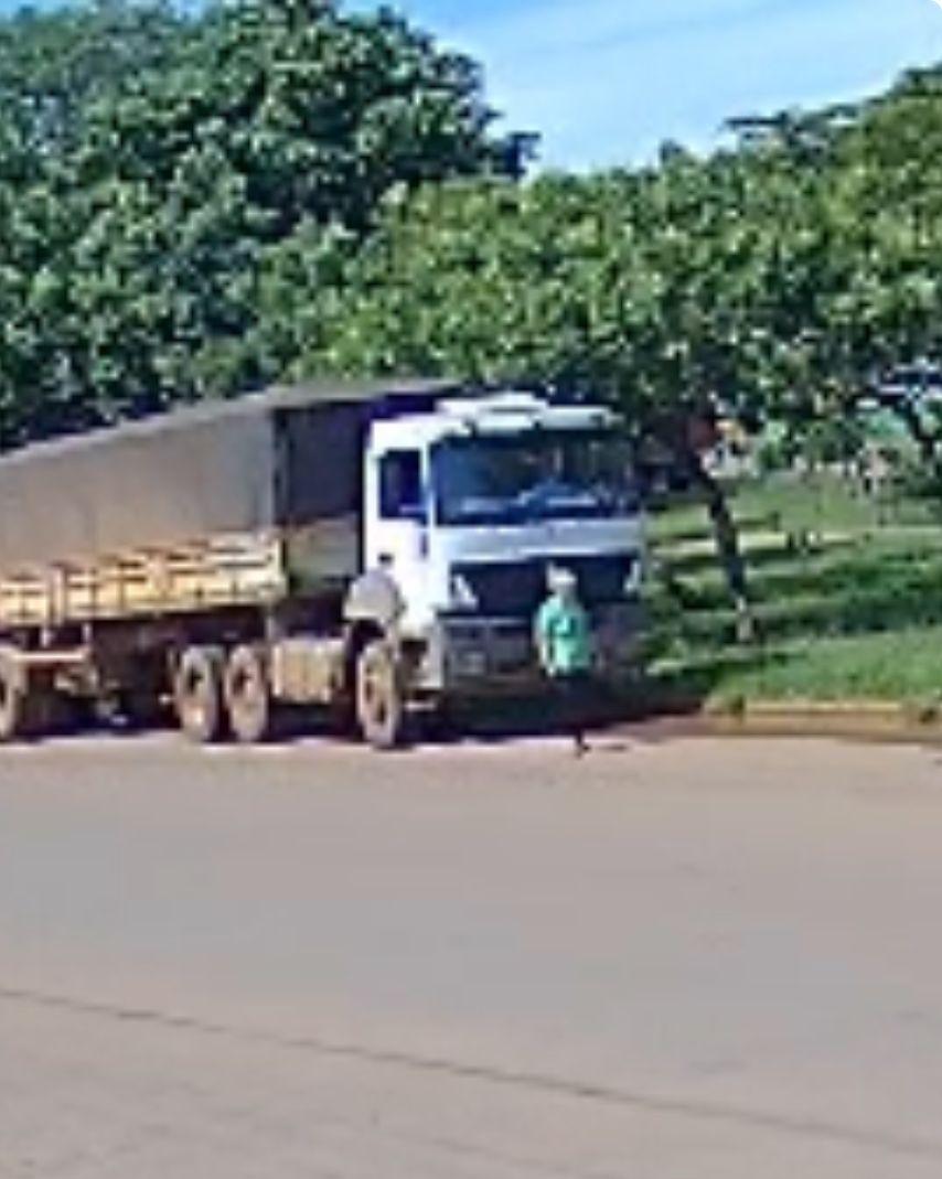 Idosa é atropelada por caminhão em Canarana (MT)