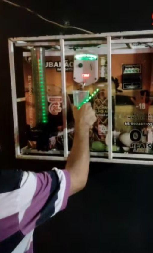 'Pingômetro': máquina que distribui bebida alcoólica é apreendida em frente a escola de MT