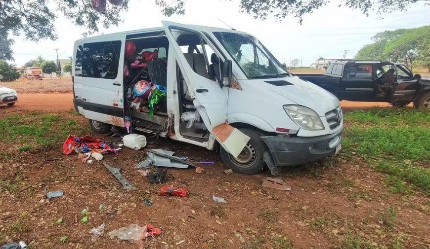 Vendedor de balões tem pernas amputadas após cilindro de gás hélio explodir