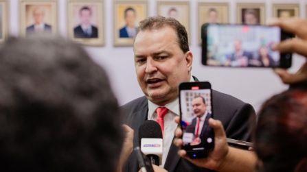 Max: Não temos necessidade de mais deputados, mas é uma lei e temos que atender