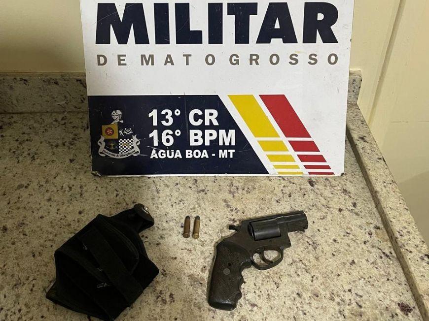 Quatro homens são presos efetuando tiros em festa na zona rural de Água Boa (MT); armas e munições são apreendidas