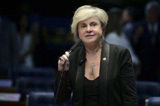 Buzetti: Eduardo é o culpado por Bolsonaro estar com tornozeleira