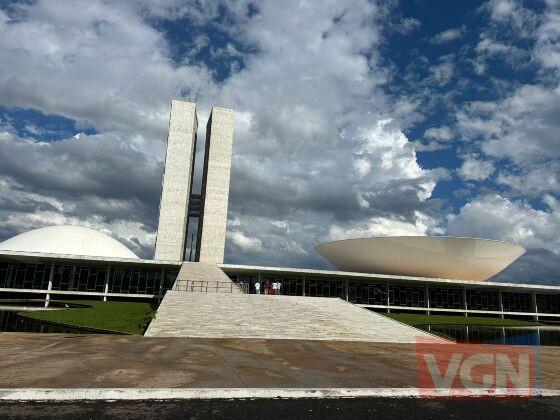 Câmara faz elogios a Trump no mesmo dia em que EUA taxam exportações brasileiras