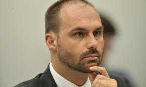 Eduardo Bolsonaro diz que Moraes bloqueou contas e Pix de sua esposa