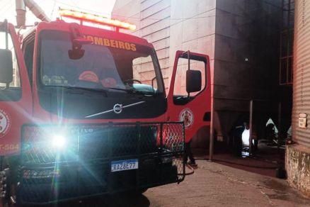 Incêndio destrói parte de silo com milho em fazenda de MT