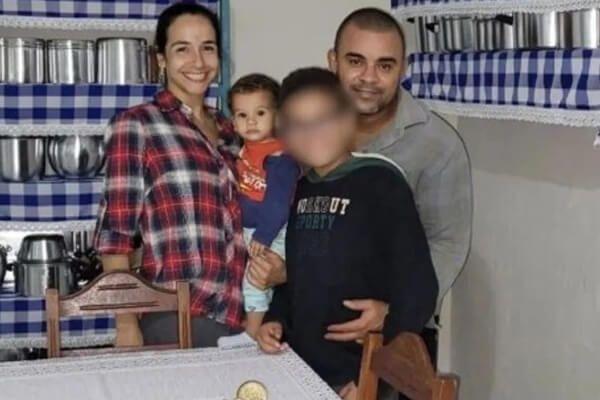 Menor que matou os pais e o irmão de 3 anos se inspirou em jogo de terror, diz polícia