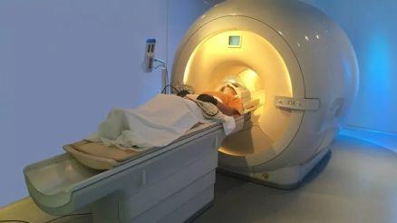 Morre nos EUA homem que foi puxado por colar metálico de 9 kg