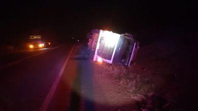 Após atropelar anta na estrada, ​caminhão boiadeiro tomba e motorista é hospitalizado em São José do Xingu (MT)