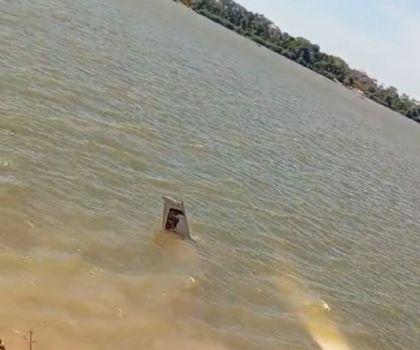 Avião de pequeno porte cai e fica submerso no Rio Araguaia em Santa Terezinha (MT)