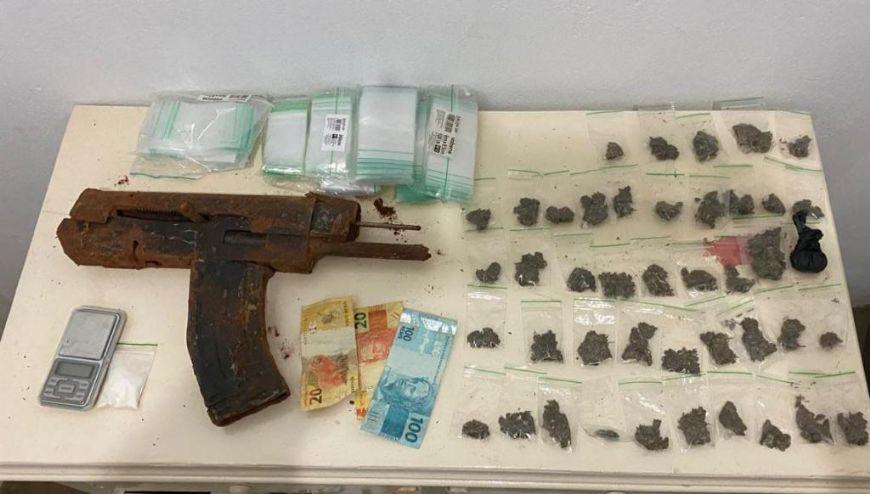 Polícia Militar prende duas pessoas por tráfico de drogas e apreende submetralhadora em cidade do Araguaia