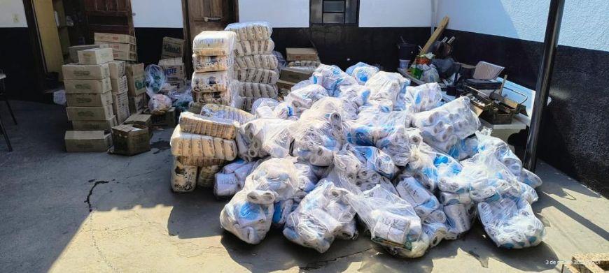 Caminhão que distribuía cestas básicas para facção criminosa na região de fronteira em MT é apreendido pela Polícia Civil