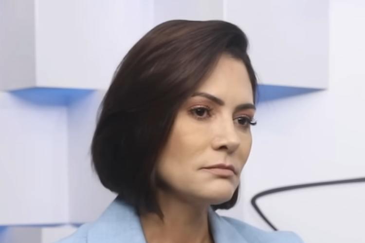 Michelle Bolsonaro afirma à imprensa que se prepara para assumir “candidatura política”