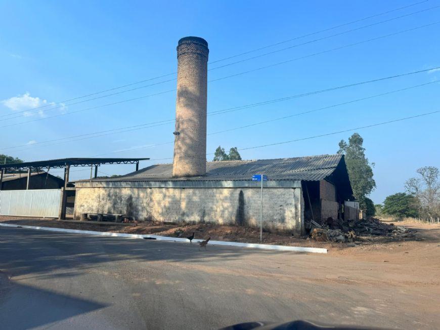 População denuncia cerâmica com forno a lenha no centro de Bom Jesus do Araguaia (MT) por poluição e riscos à saúde