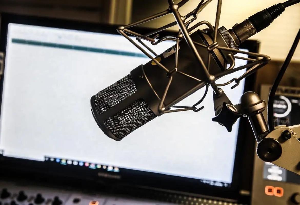 Rádio segue presente no cotidiano de 79% dos brasileiros das metrópoles, aponta pesquisa