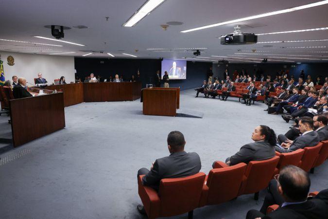 STF entra no segundo dia de julgamento de Bolsonaro e mais sete réus pelo suposto plano de golpe