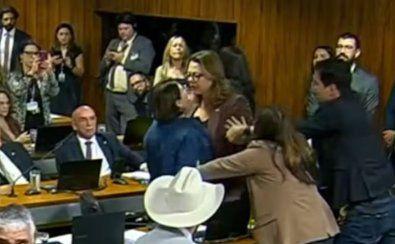 VÍDEO: deputada de MT troca 