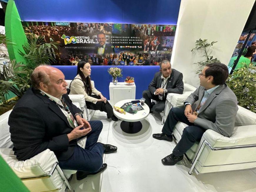 Governo de MT se reúne com três empresas aéreas na Argentina e articula rota internacional