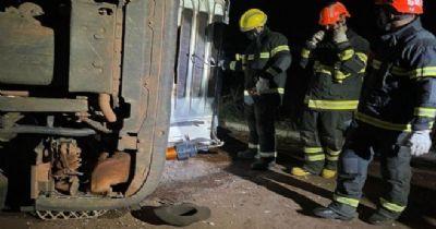 Motorista morre preso às ferragens após tombamento de caminhão com bois em Água Boa (MT)
