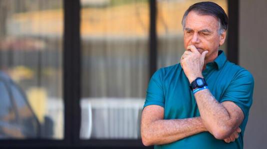 O ex-presidente Jair Bolsonaro conta com precedentes do STF para alimentar a esperança de ser autorizado a cumprir pena em casa