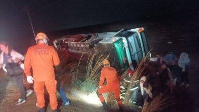 Ônibus com 33 passageiros tomba na BR-070 em MT; 6 ficam feridos