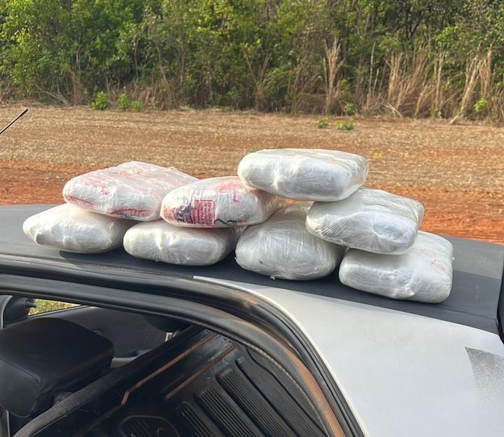 PM prende idoso suspeito com 8 kg de maconha escondidos embaixo de banco de veículo em Canarana (MT)