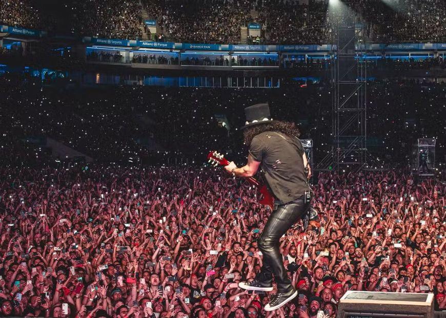 Maioria do público do show do Guns N’ Roses em Cuiabá era formada por moradores de MT, aponta pesquisa