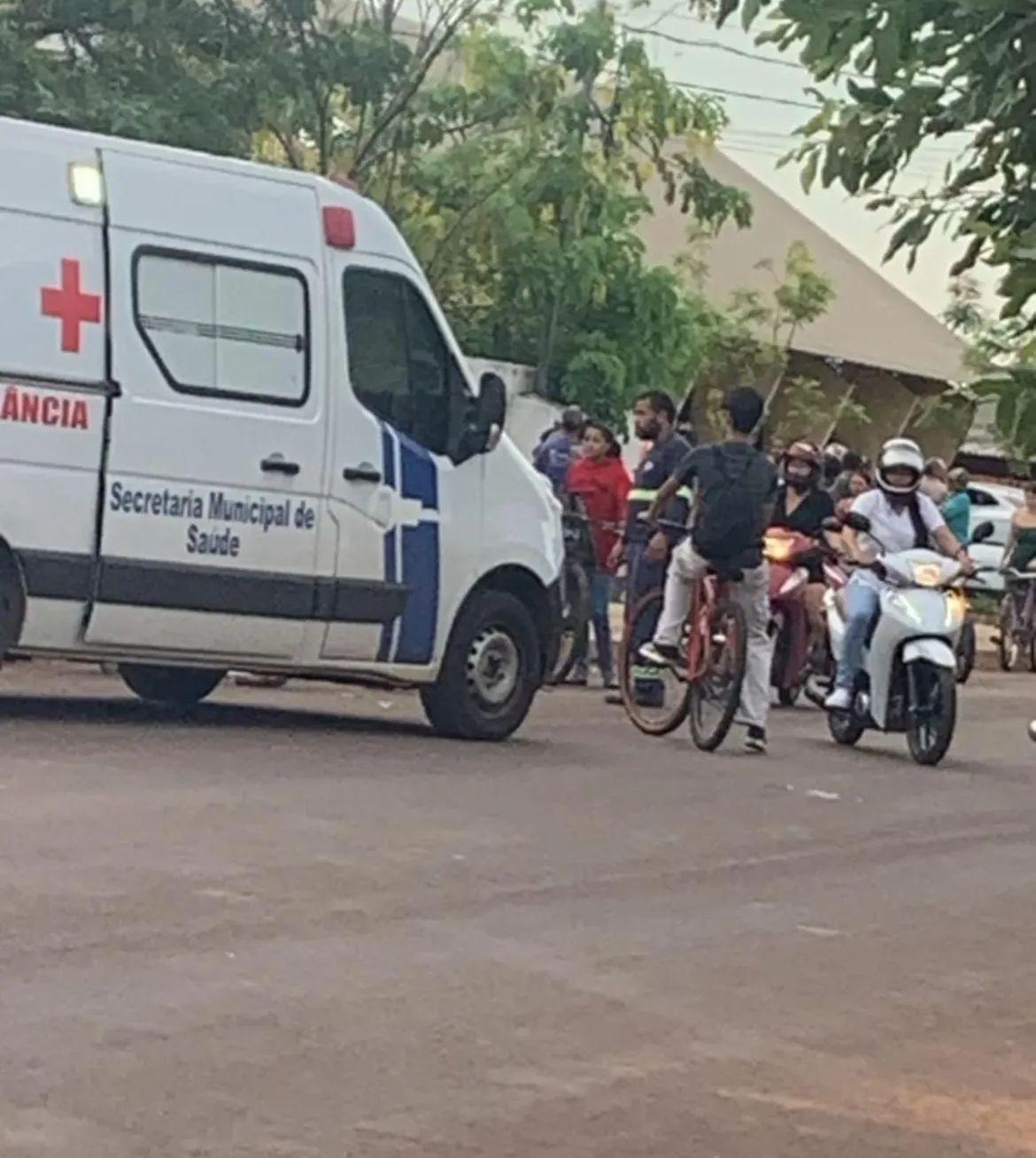 Nas primeiras horas desta quarta-feira (5), um grave acidente foi registrado na Rua Santo Ângelo, em frente à Creche São Francisco, em Canarana.