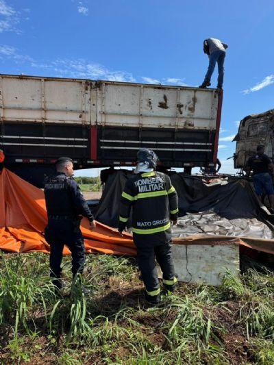 Carreta pega fogo na MT-326 e cavalo mecânico é destruído entre Água Boa e Canarana