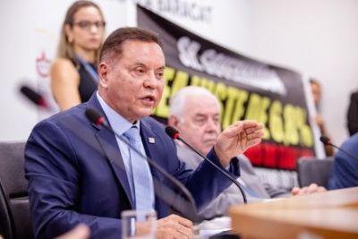 Deputados reagem e anunciam voto contra veto de Mendes