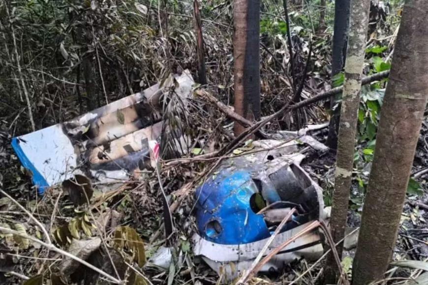 Destroços de avião são encontrados queimados após queda em MT